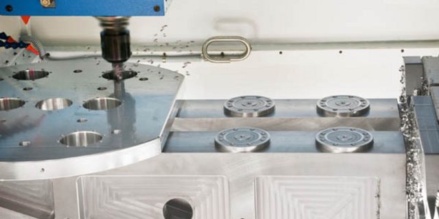 Nullpunkt-Spannmodule von AMF auf einem Maschinentisch