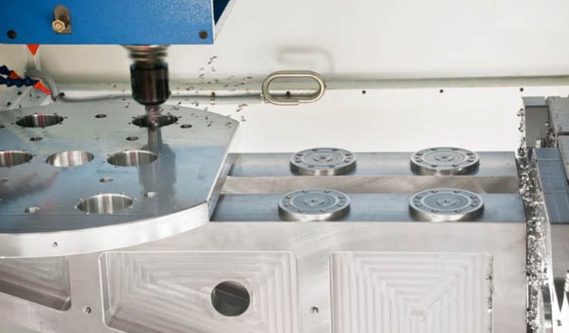 Nullpunkt-Spannmodule von AMF auf einem Maschinentisch