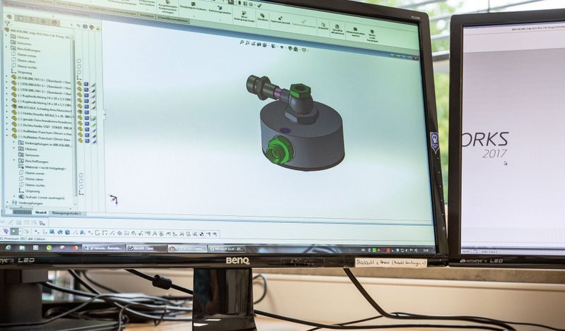 3D-Modell eines Adapters für die Automatikgetriebespülung in SOLIDWORKS